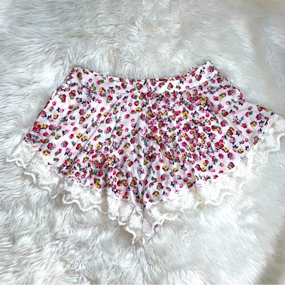 Free People Pants - NWOT Free People Floral Shorts With Scalloped Hem Lace